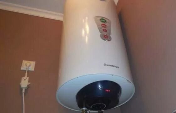 Водонагреватель ariston blu1 r abs 100 v. Ariston 80л. Аристон 100 r. Аристон 100 r. Водонагреватель хотпоинт аристон 80 литров.