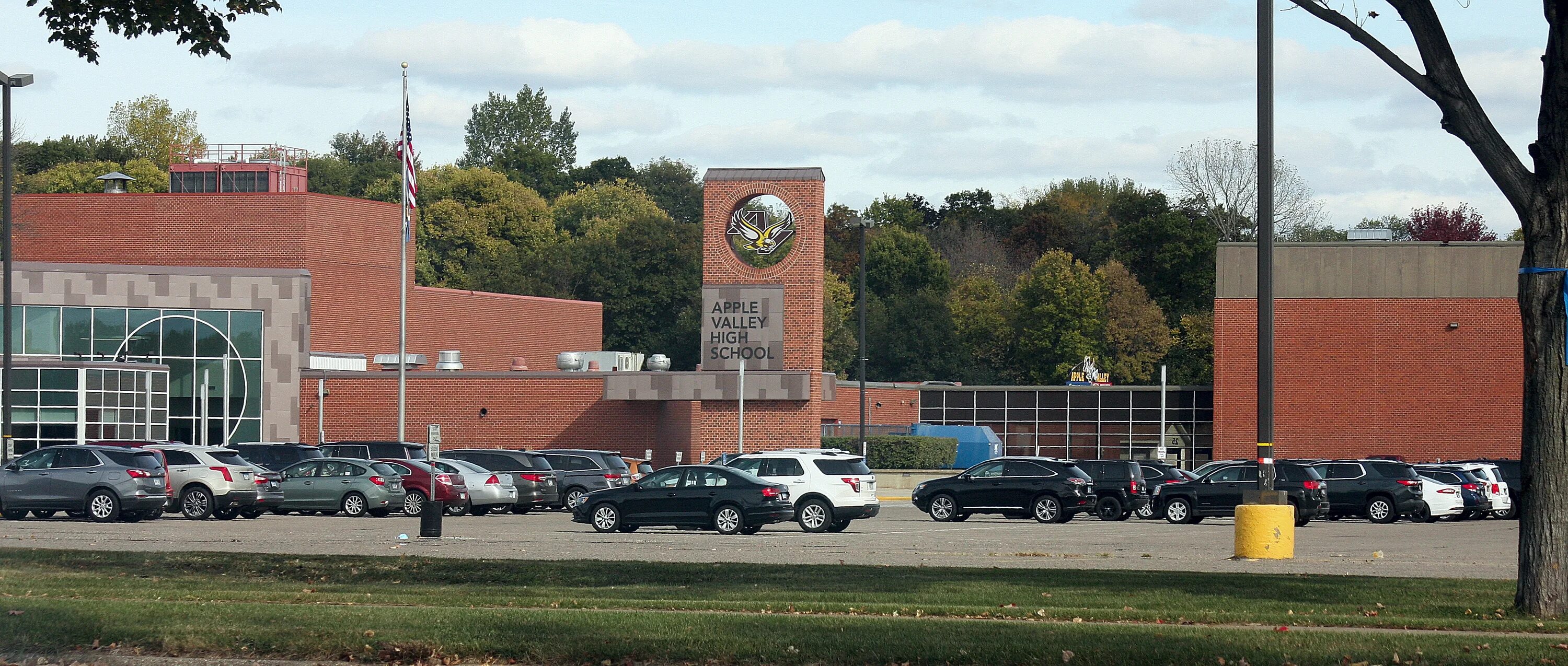High school айфон. Эппл вэлли миннесота. школы в миннесоте. школа эппл. apple valley high school.