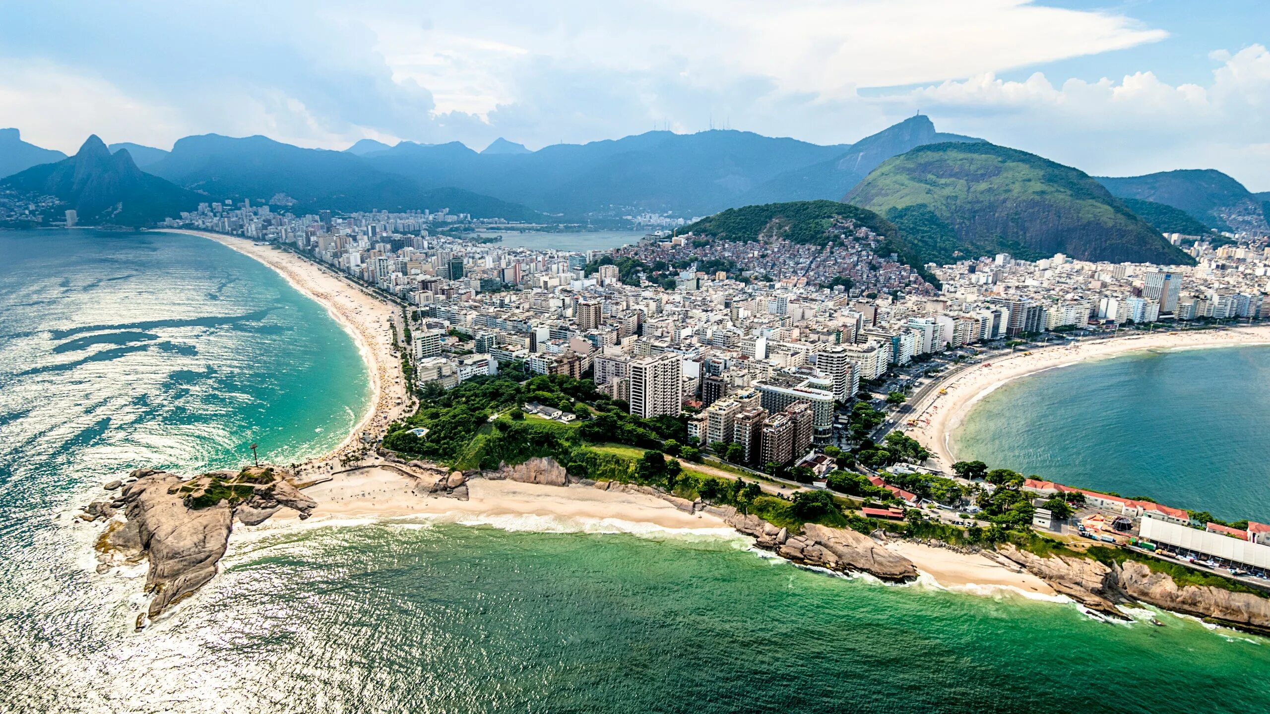 Где живет бразилия. Ипанема Рио-де-Жанейро. Пляж Копакабана в Рио-де-Жанейро. Бразилия пляж Копакабана. Пляж Ипанема в Рио-де-Жанейро, Бразилия..