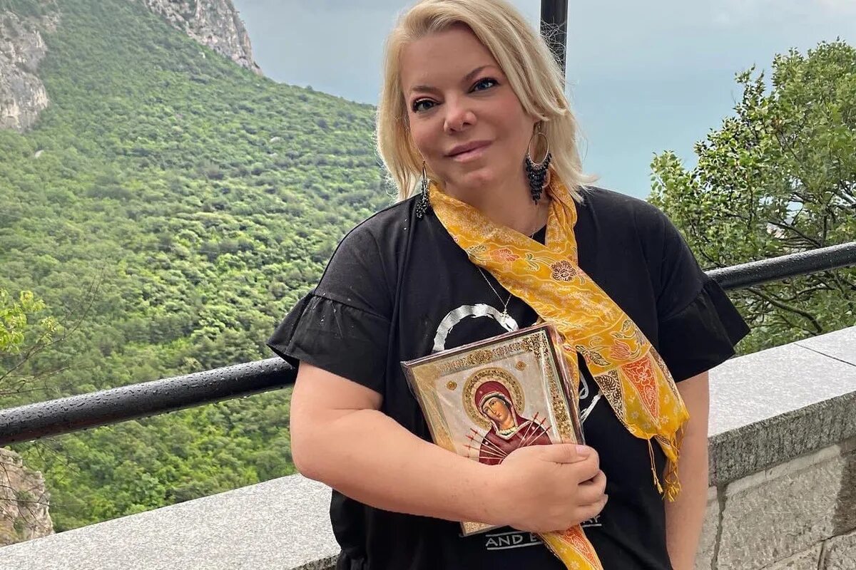 Все хотят съехать друг от друга": Яна Поплавская о буднях в самоизоляции - лайфс
