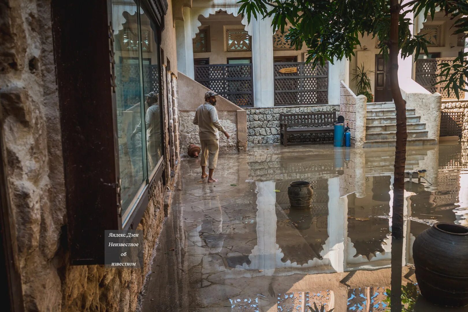 Арабские эмираты потоп. Потоп в Дубае. Дубай затоплен. Ливень в Дубае. Дождь в Дубае.
