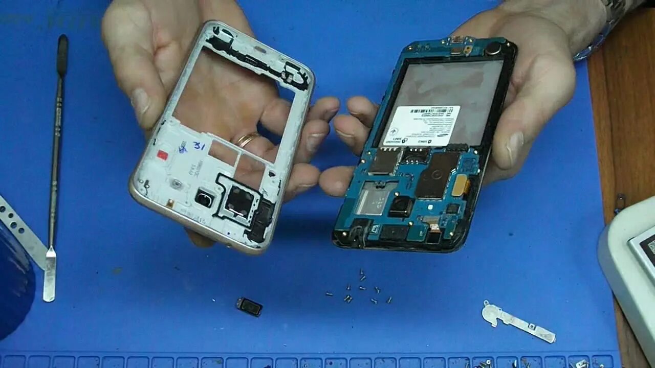 Как почистить динамик на самсунге. Samsung a02 динамик слуховой. samsung galaxy a8 динамик слуховой. динамик samsung j320. динамик смартфона дребезжит.