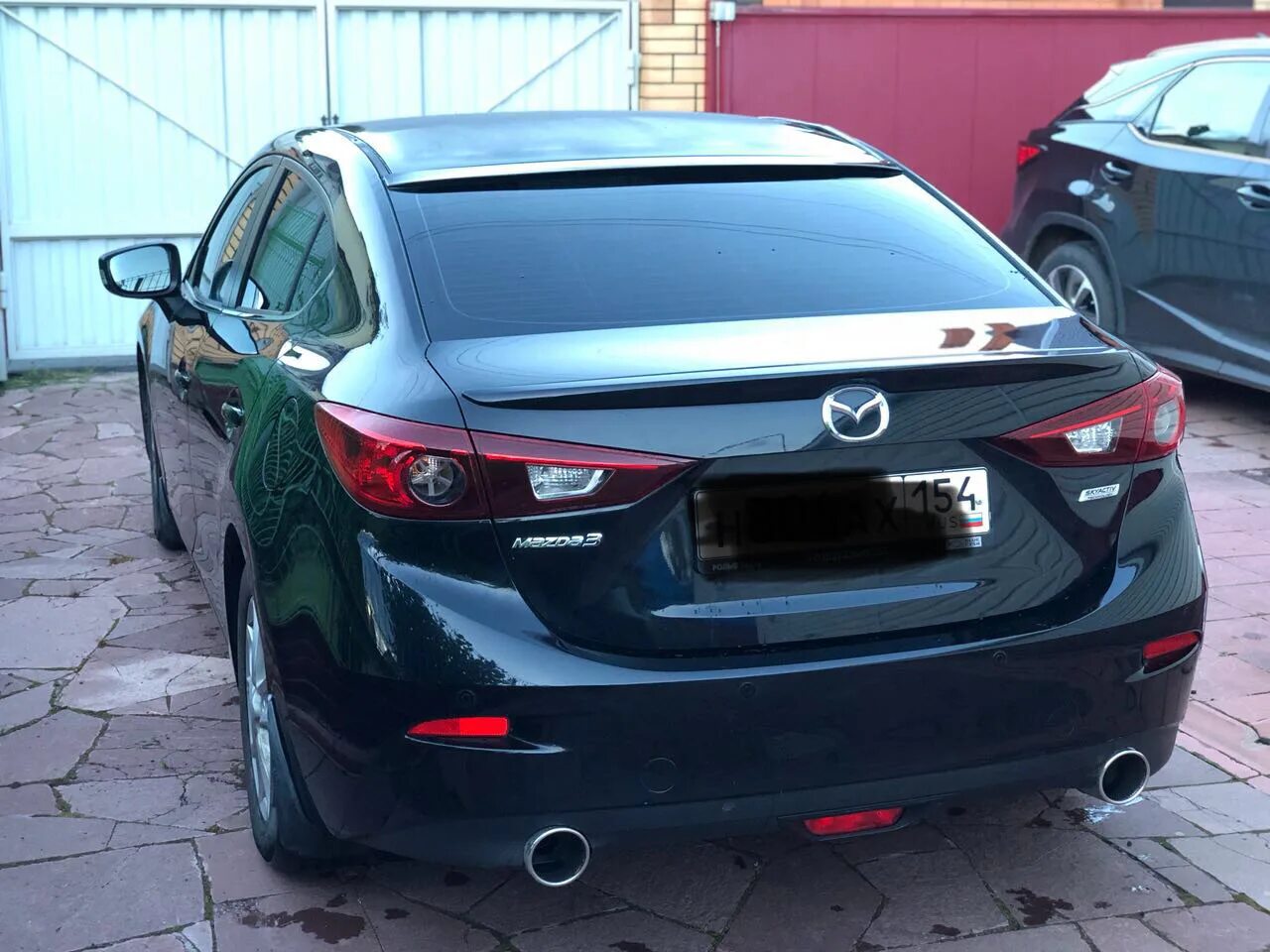 Подиум номера мазда. Выхлоп Mazda 3 BM. Двойной выхлоп Мазда 3 БМ. Раздвоенный выхлоп Mazda 3 BM.