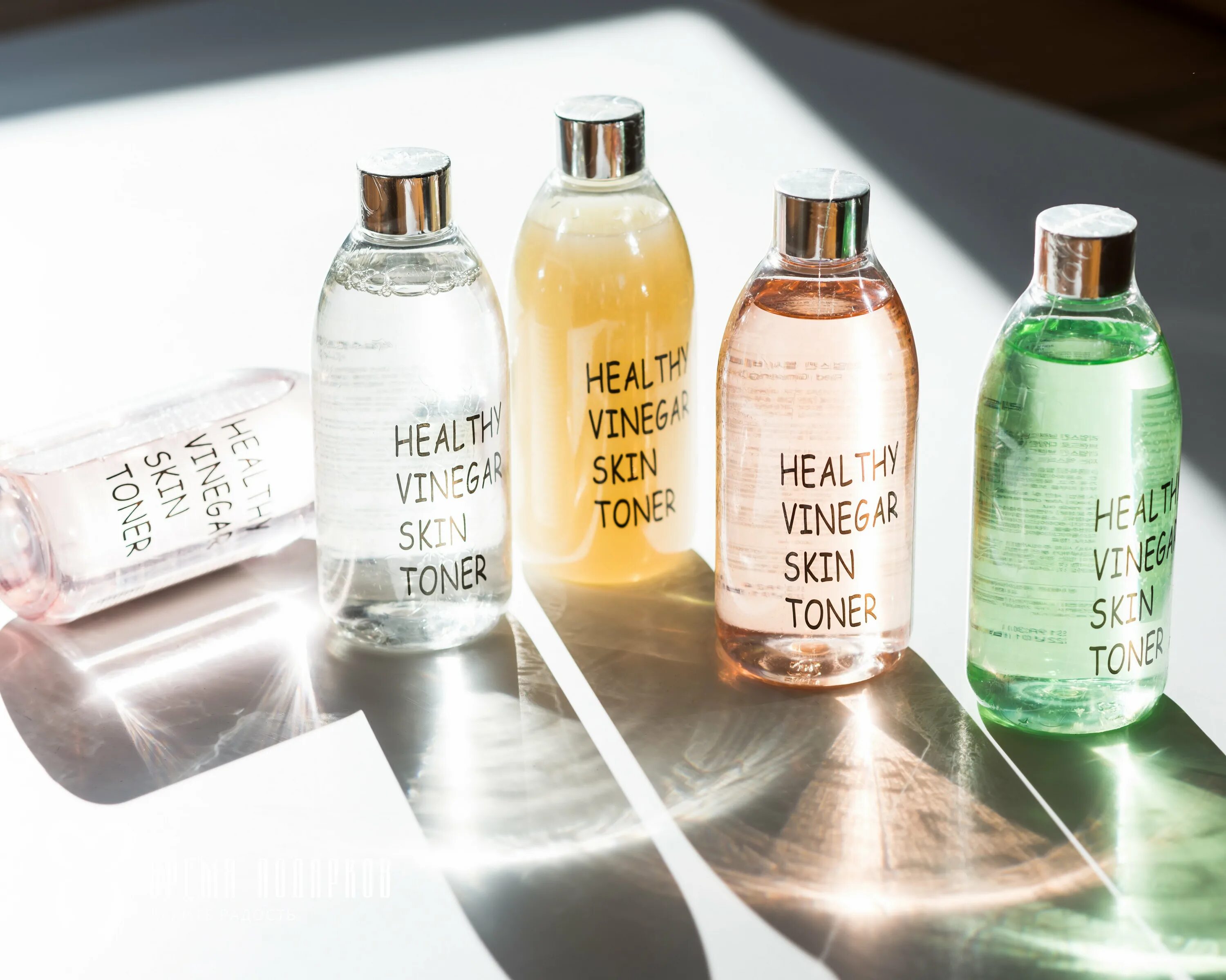 Тоне карей. Missha aqua peptide. Тоник innisfree green tea. [realskin] тонер для лица красное вино healthy vinegar skin toner (grape wine), 300 мл. Aromatica orange soft peel toner.