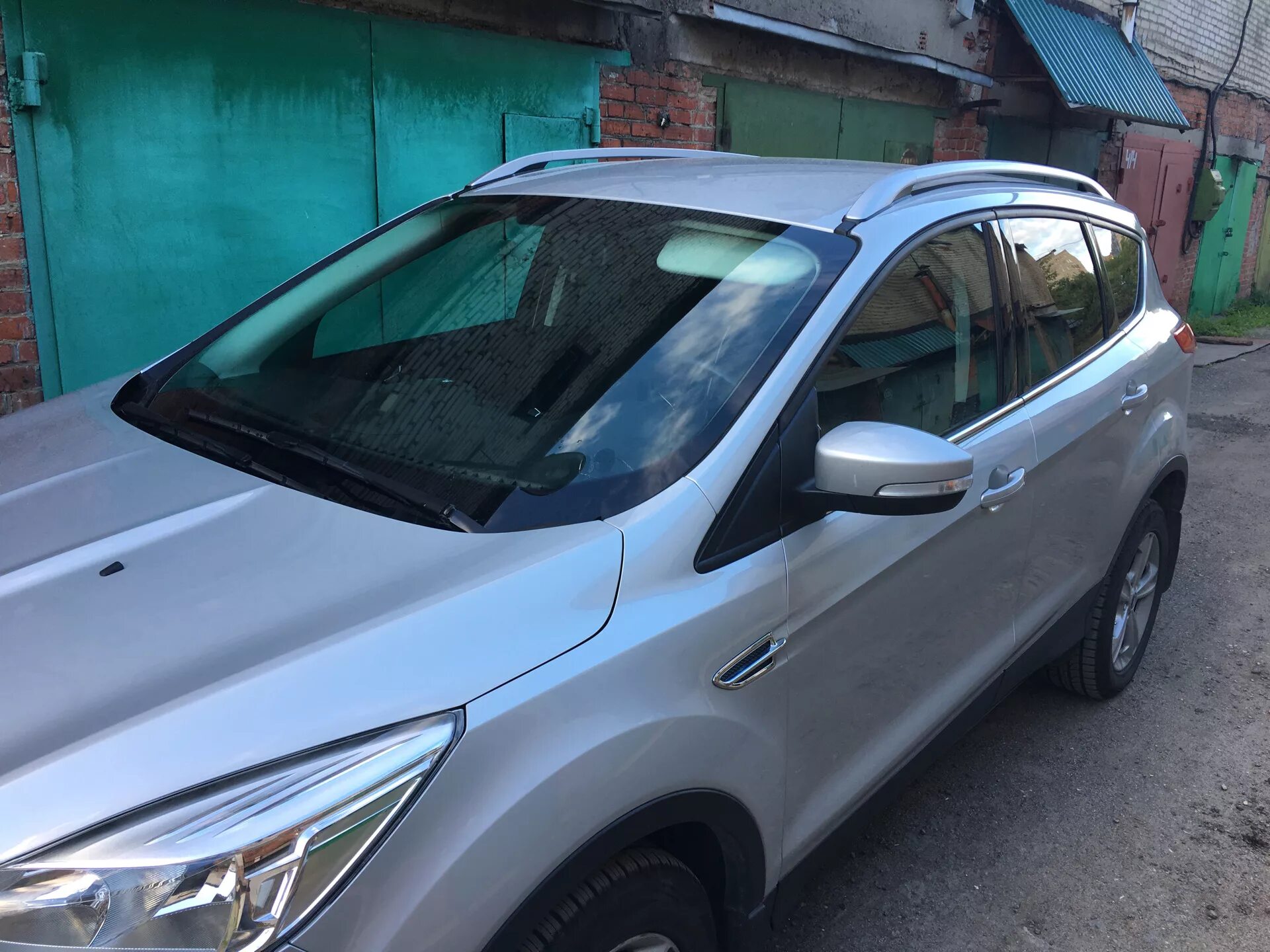 Рейлинги на крышу форд куга. Рейлинги ford kuga 2. Форд куга 2 с черными рейлингами. Снятие рейлингов форд куга 1. Рейлинги на крышу форд куга 2.