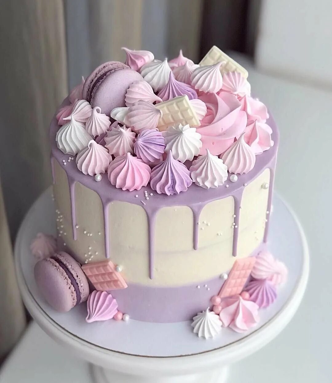 Торт украсить красивые день рождение. Украшение торта для девочки. Красивые торты для девочек. Красивый нежный торт для девочки. Нежное украшение торта.