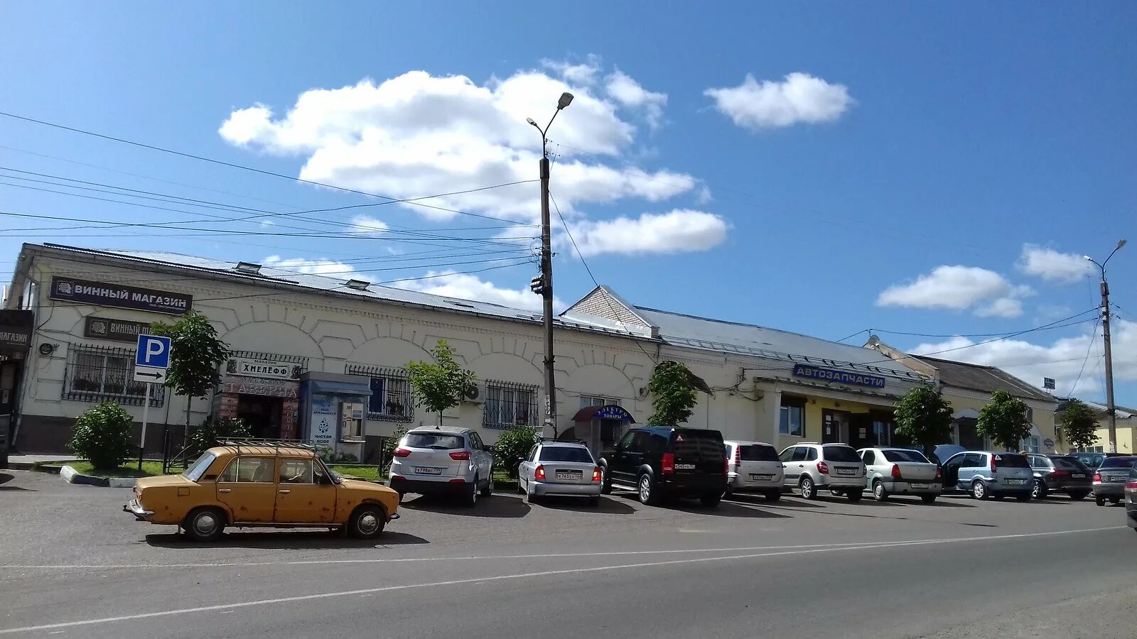 Супермаркет верный в внииссок. Верный магазин логотип. Верный боровск. Поселок боровский. Боровск торговые ряды.