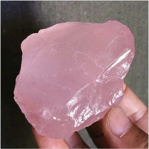 Как отличить розовый. Камень кварц - Кристалл халцедон. Розовый халцедон. Розовый халцедон камень. Халцедон Кристалл розовый.