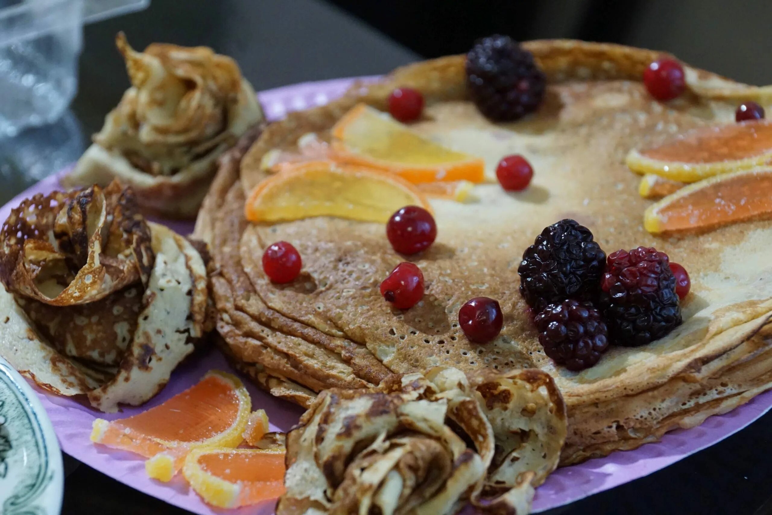 Украсить блины на масленицу конкурс. Украшения из блинов. Красивые блины на Масленицу. Необычные блины на Масленицу. Композиция из блинов на Масленицу.