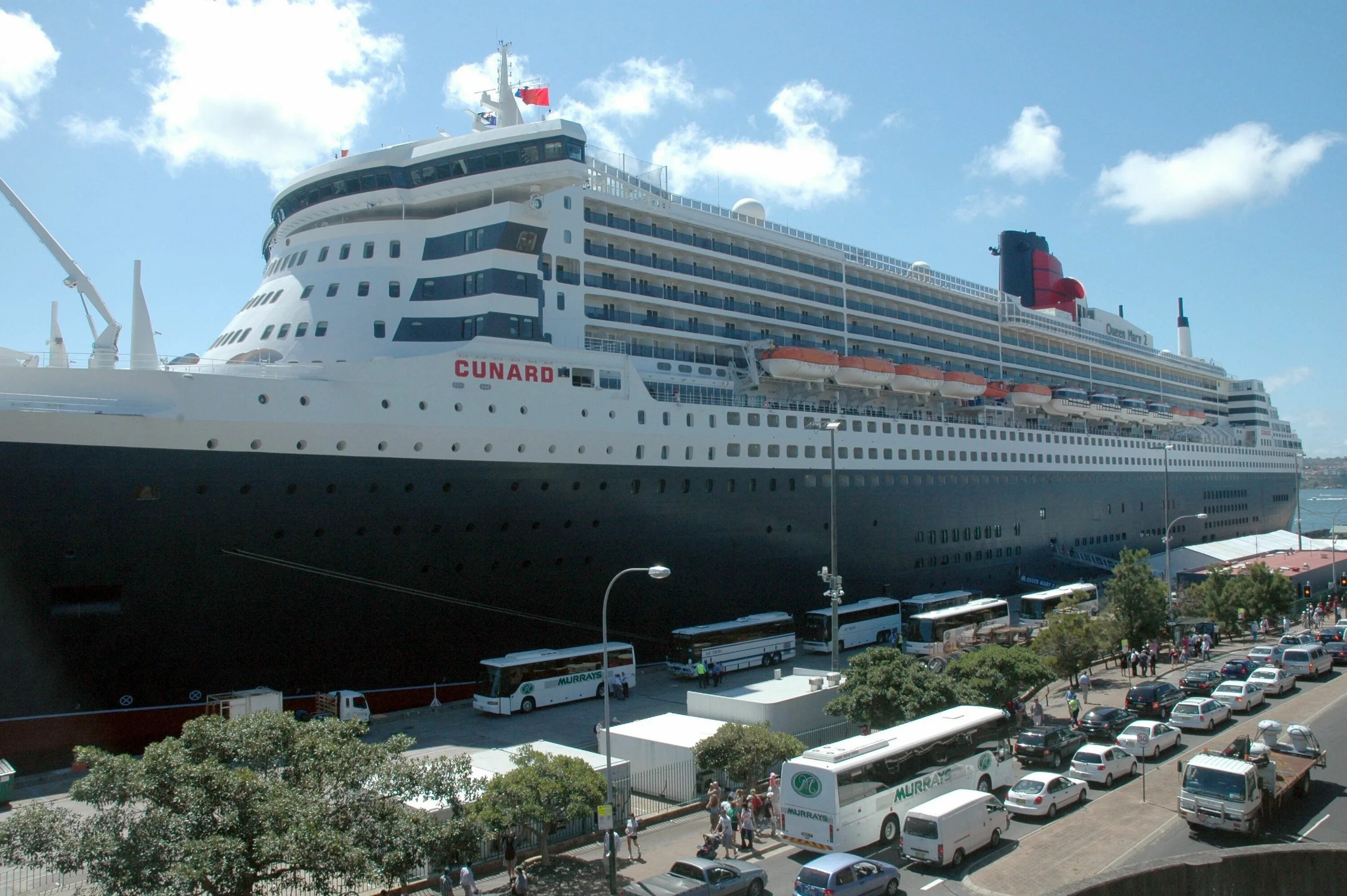 Mary ship. Куин мэри корабль. куин мэри 2. корабль queen mary 2. круизный лайнер королева мария.