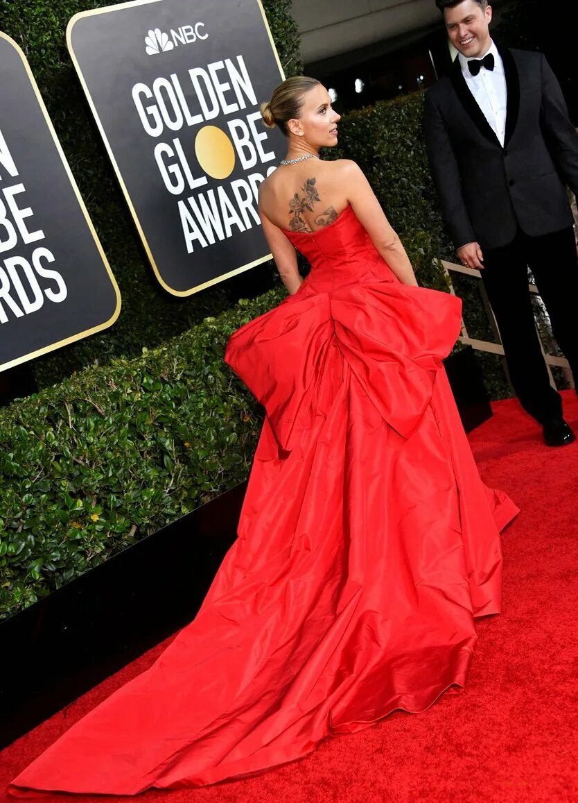 Платье gucci дженнифер лопес. Эмбер херд в платье. Анна кендрик красная дорожка. Ирина шейк венецианская. Анна кендрик на ковровой дорожке.