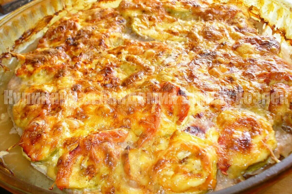 Мясо запеченное с ананасом. Свинина запеченная в кабачке. Свинина запеченная с ананасом. Свинина запеченная в кабачке. Кабачки с мясом в духовке.