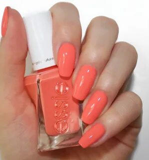 Коралловый лак для ногтей