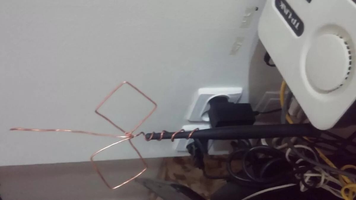 Надо ли убирать пленки на антенах роутера. Можно ли увеличить дальность. Дальность wi fi роутер. Репитер вай фай 4джи. Дальность обнаружения цели.