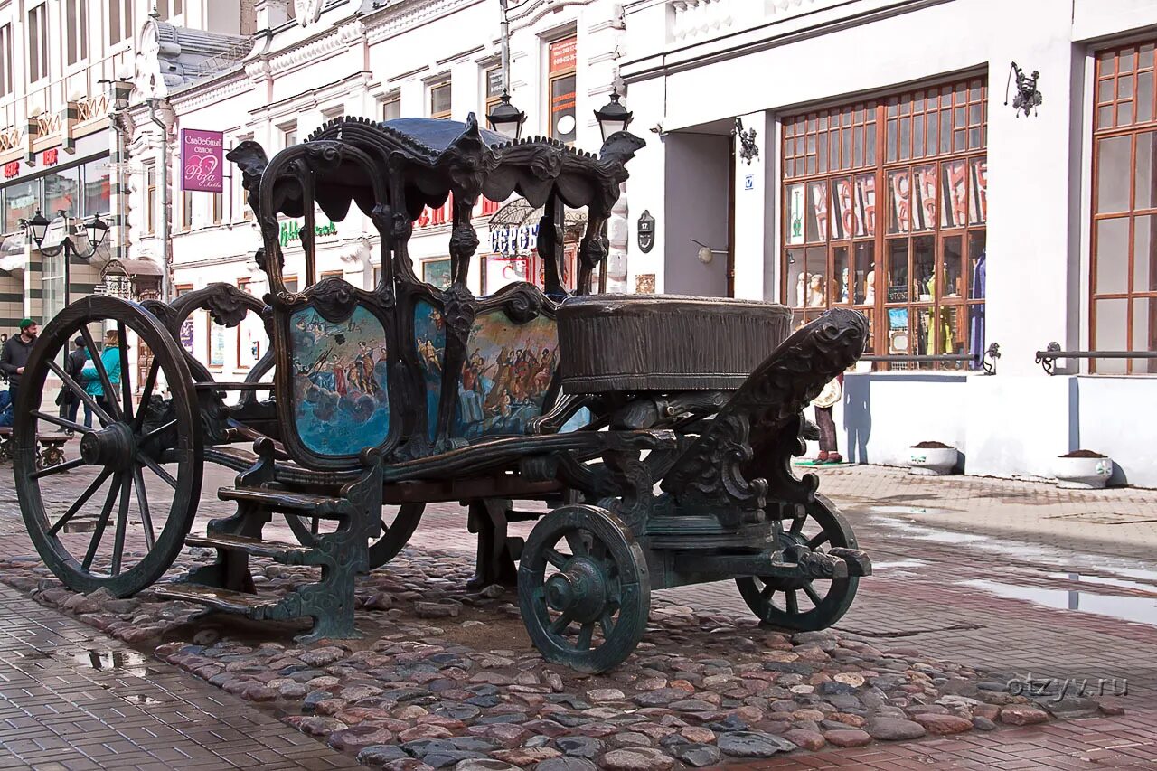 Памятник коту Казанскому улица Баумана. Казань улица Баумана кот Казанский. Карета Екатерины на улице Баумана. Карета Екатерины 2 в Казани на Баумана. Памятник коту в казани на баумана