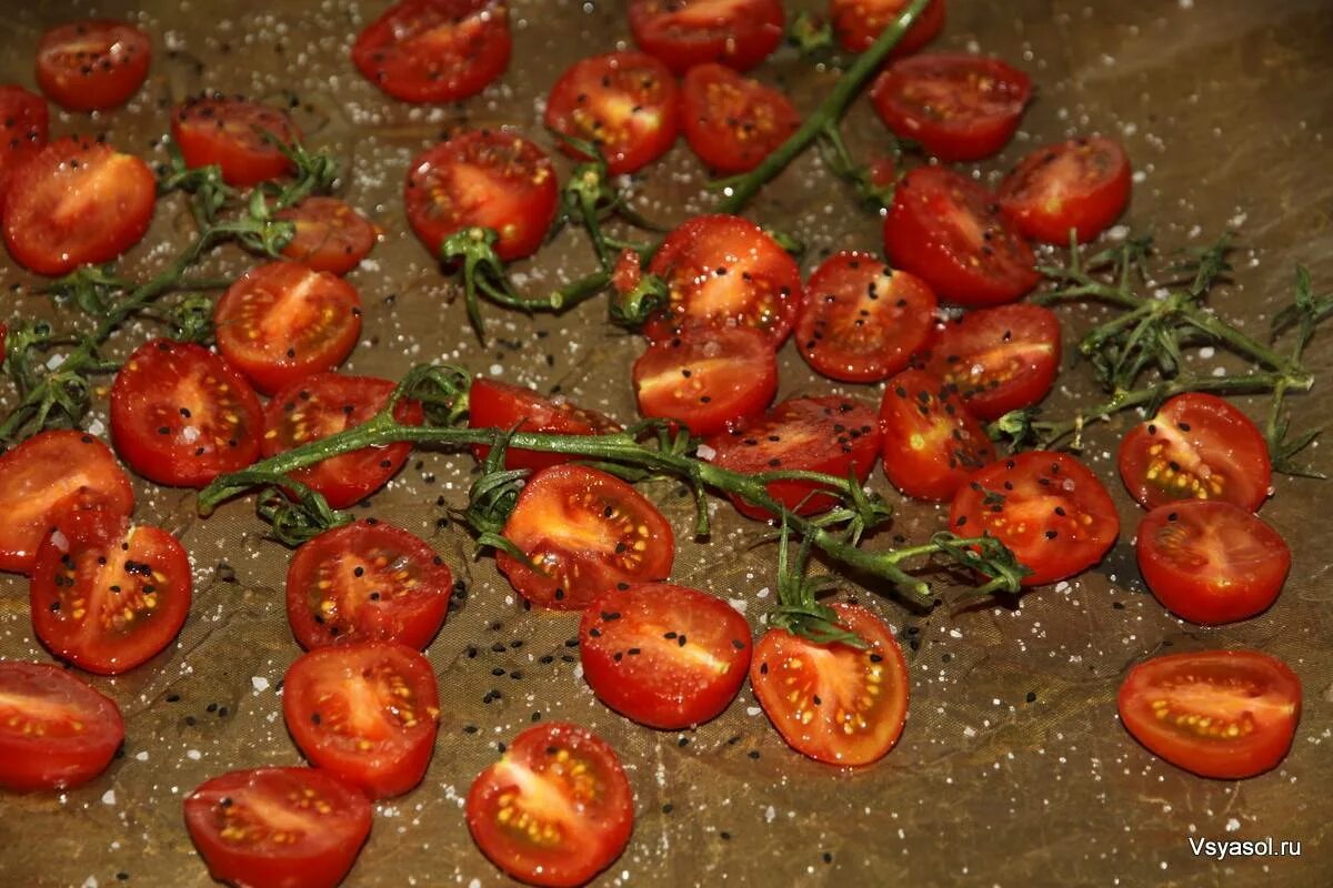 Карамелизированные помидоры черри. Помидоры черри запеченные в духовке. Помидоры черри на мангале. Вяленые помидоры черри.