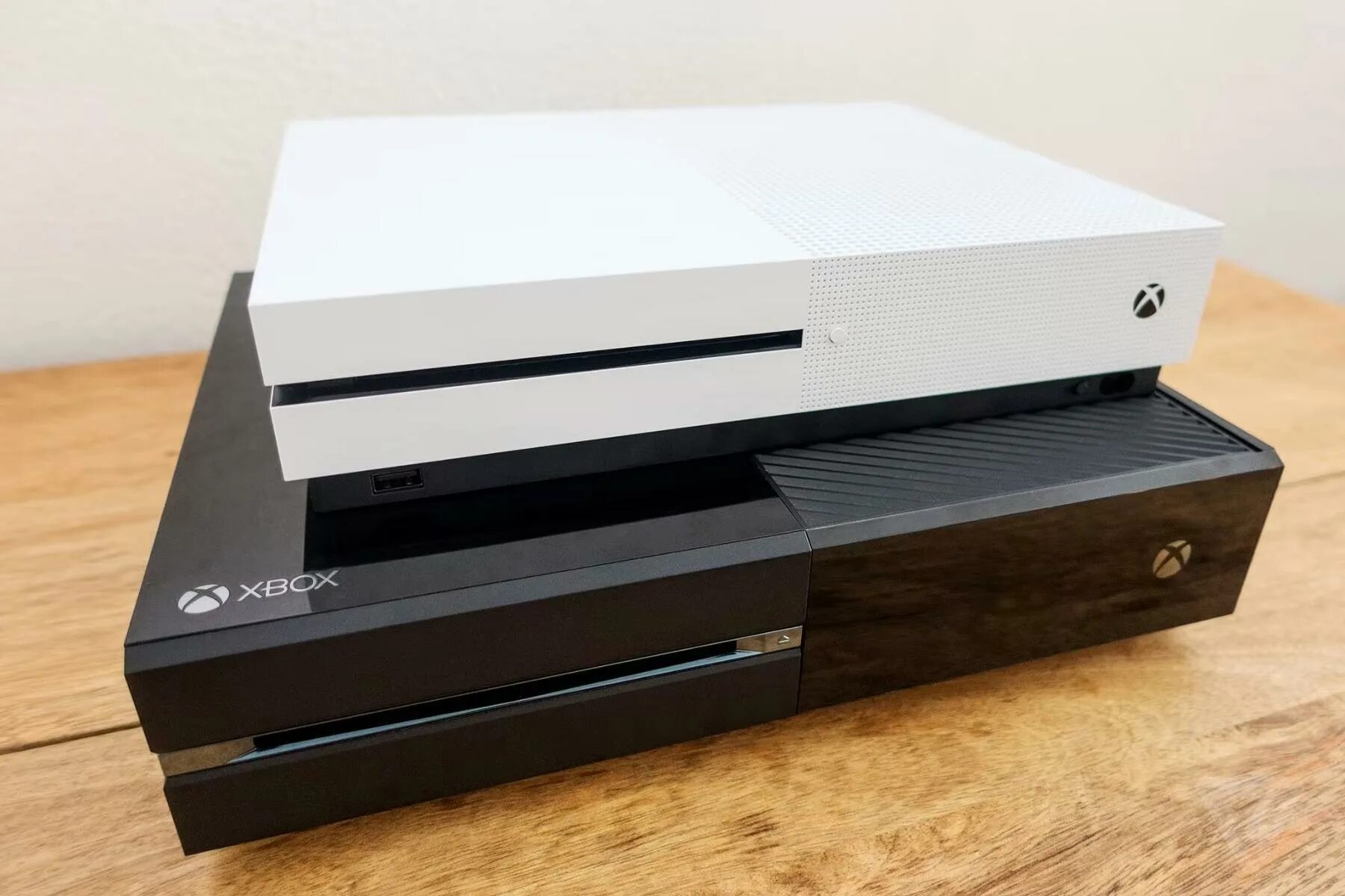 Xbox series vs xbox one. Xbox one s Slim. Xbox Xbox one s. Xbox one и Xbox one s. Xbox one Xbox one s Xbox one x.