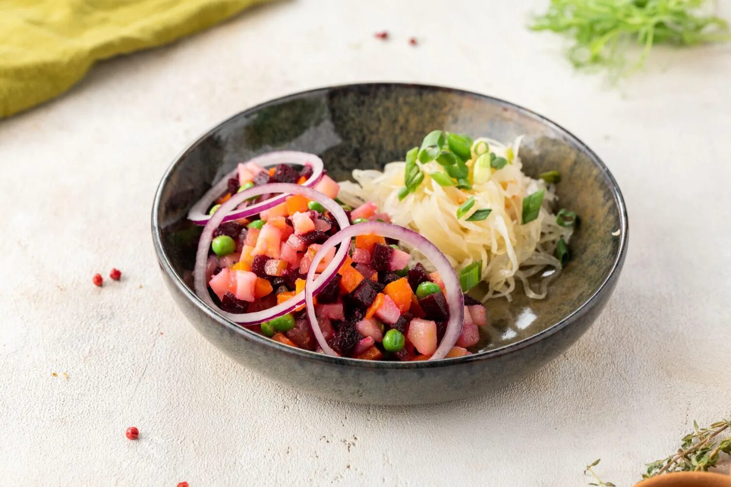 Салат винегрет с квашеной капустой. Винегрет классический с квашеной капустой. Винегрет с квашеной капустой. Салат винегрет ~ 1кг. Винглет.