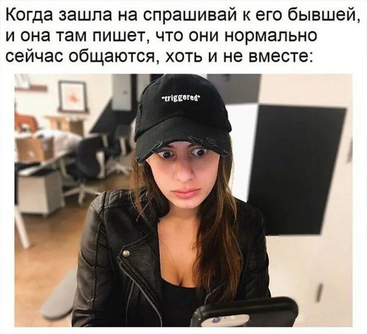 Онлайн и не пишет. Она там пишет. Что то написано. Не надо так картинка. Здесь что-то на эльфийском.