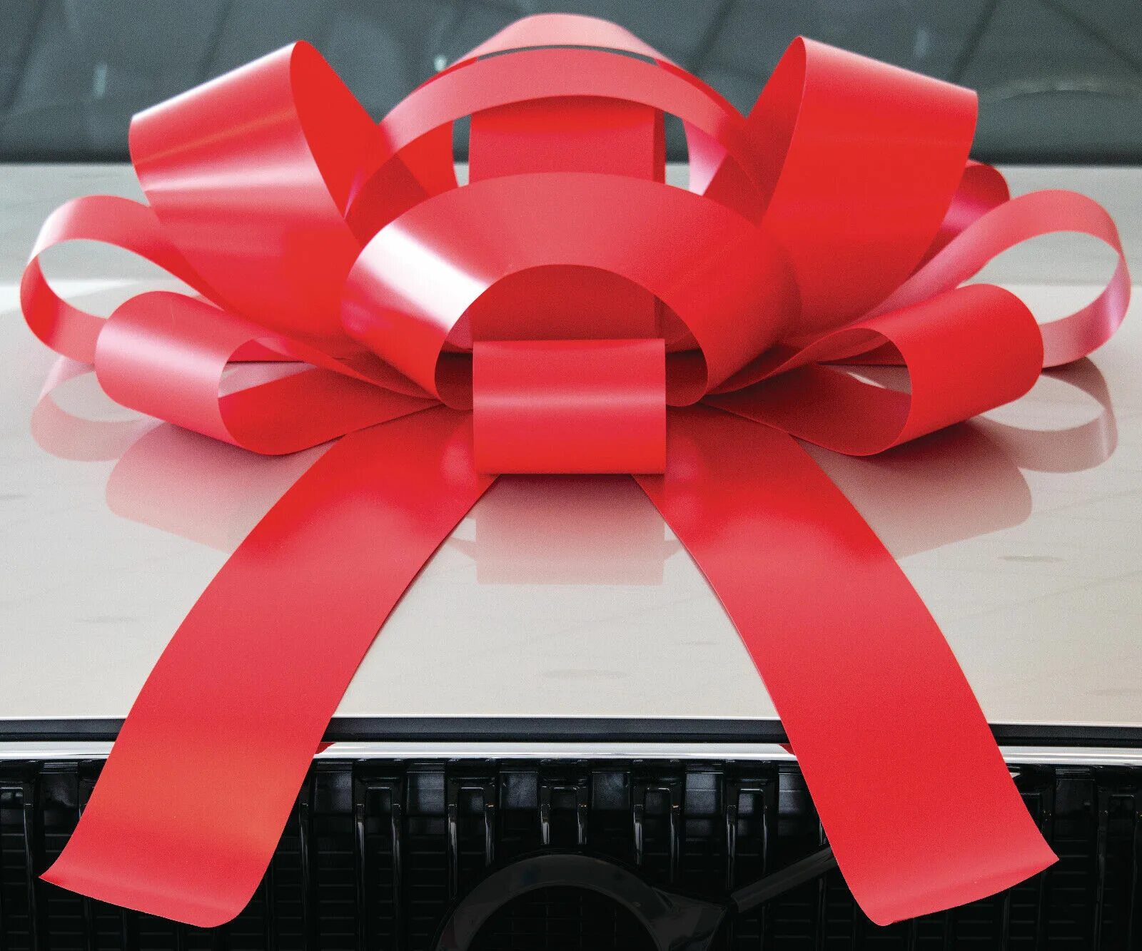Огромный бант на машину. Огромный бант на машину. Бант на машину подарочный большой. Подарочный бант из ленты. Большой бант для подарка.