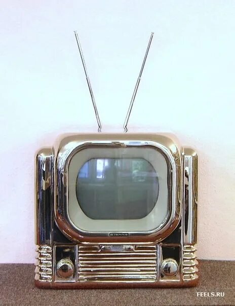 Телевизор 1950 Филипс. Старый телевизор. Старинный телевизор. Старый телевизор с антенной.