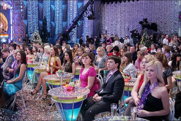 уберут ли из голубого огонька участников вечеринки. голубой огонек с цискаридзе. голубой огонек 2011. голубой огонёк телепередача 2010. звезды голубого огонька.