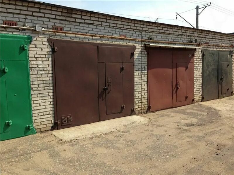 Снять в аренду гараж в городе. Гараж кооперативный. гараж в кооперативе. гараж гск. кирпичный гараж в кооперативе.