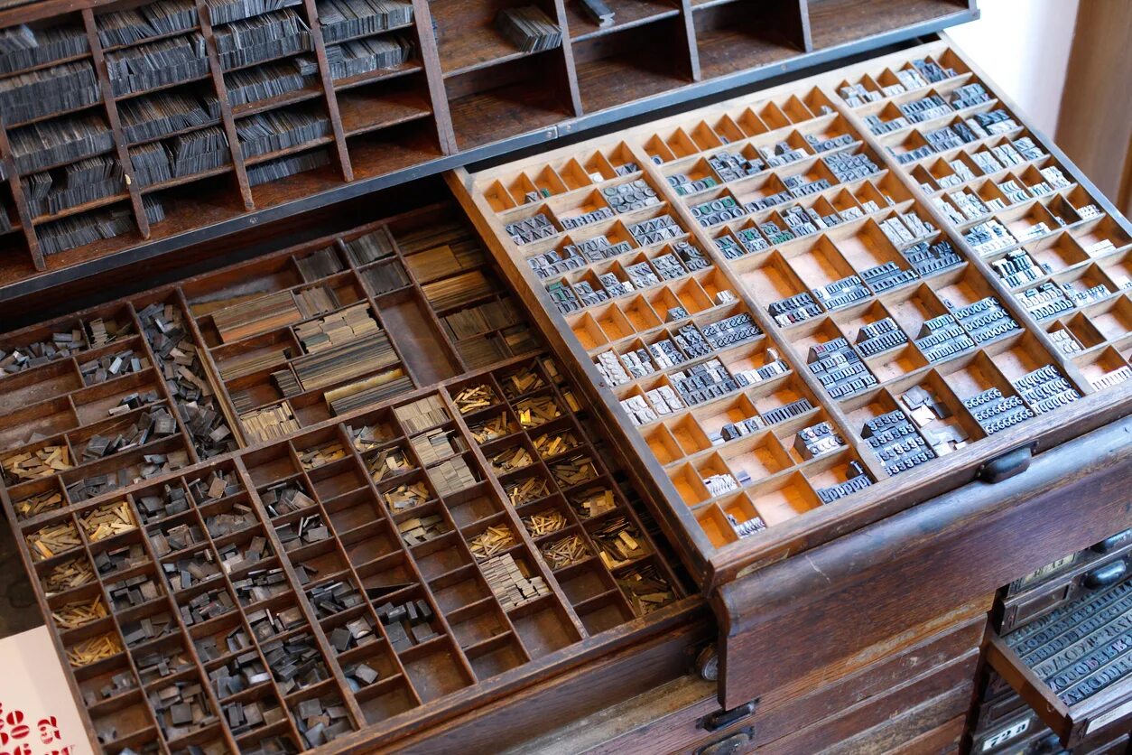 игра наборщик для 1 класса. игра наборщик. составь слова из. музей истории полиграфии, книгоиздания и мгуп. металлические наборные литеры гуттенберга.