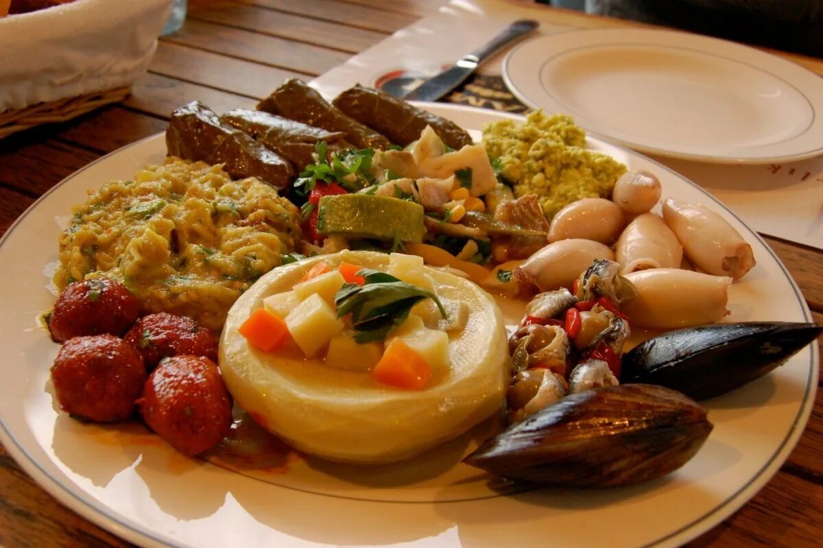Турецкая национальная кухня. Турецкая кухня. Национальные блюда Турции. Традиционные блюда Турции. Турецкая Национальная еда.