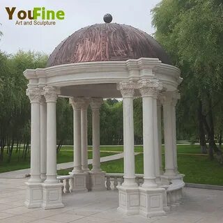 Круглая беседка в парке