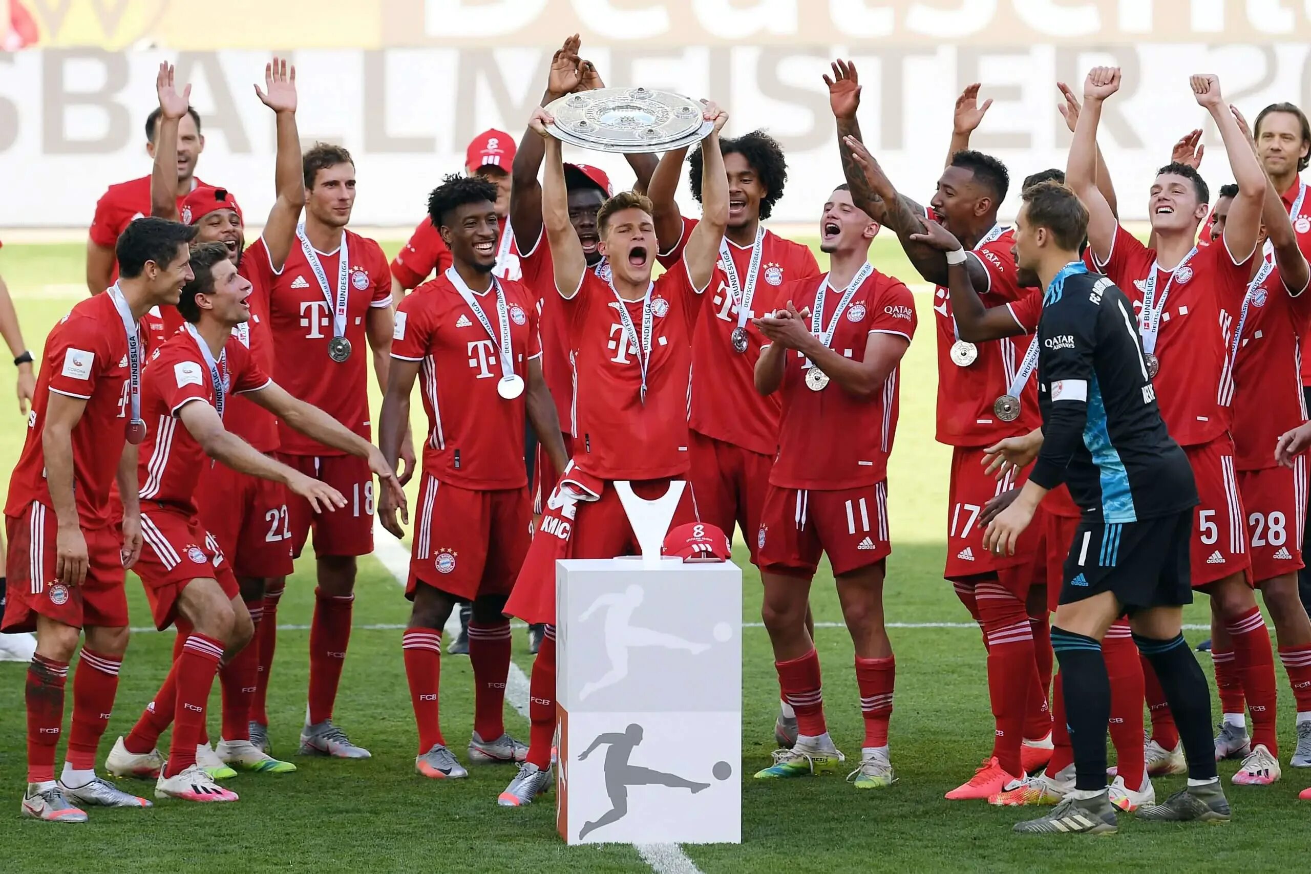 Бавария чемпион бундеслиги. Бавария 2022. Чемпионы германии. Мюллер бавария 2023. Европейский футбол.