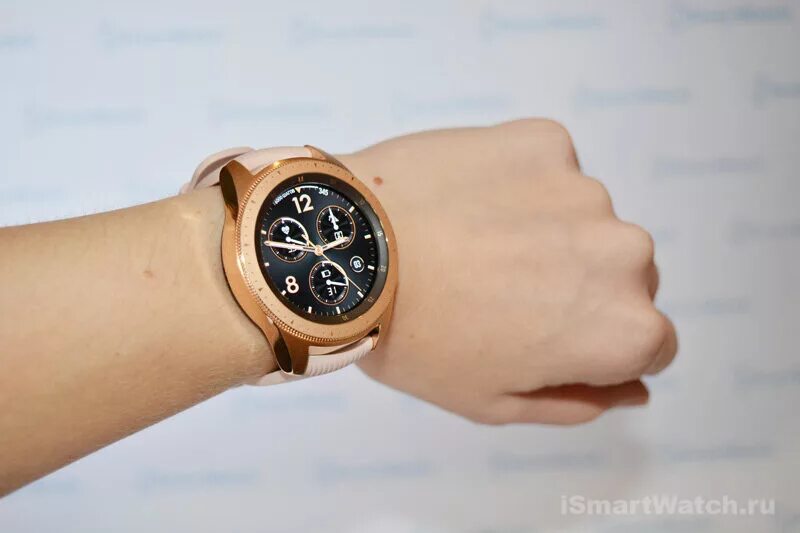 Часы samsung gold. Samsung Galaxy watch 42mm. Samsung Galaxy watch 42. Часы Samsung Galaxy watch 42mm. Samsung Galaxy watch 42мм.