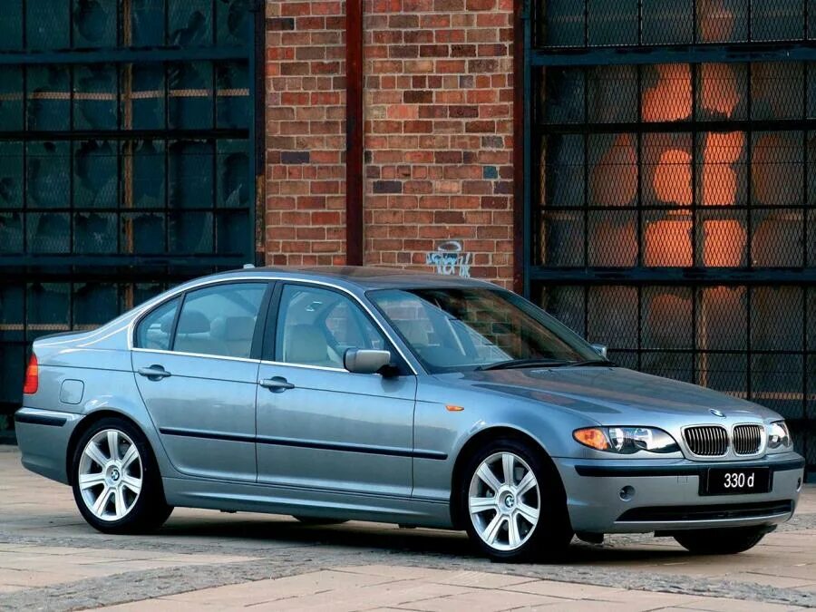 Купить б/у BMW 3 серии V (E90/E91/E92/E93) 330i 3.0 AT (272 л.с.) бензин автомат