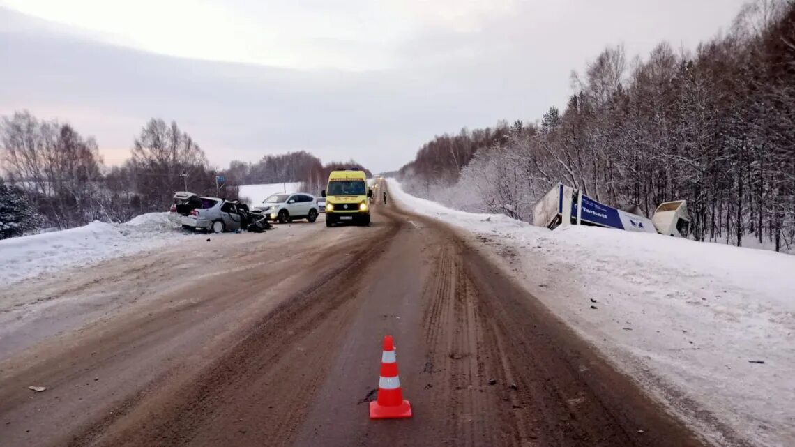 11 января 2023 года. Авария в Томской области на трассе Томск. ДТП Орловский район Кировская область 20.01.2023. Томск 23 января авария на трассе.