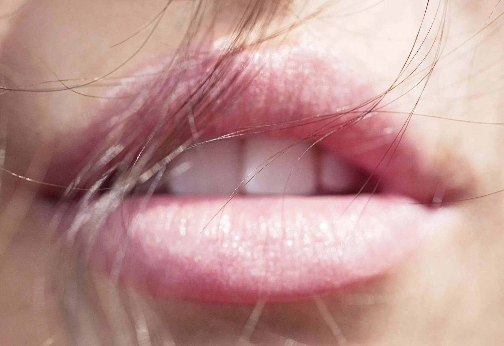 Полов губ девочки 10 лет. Маленьких органы девочек. Облизывает губы. Детские губы девочек. Макияж для подростков.