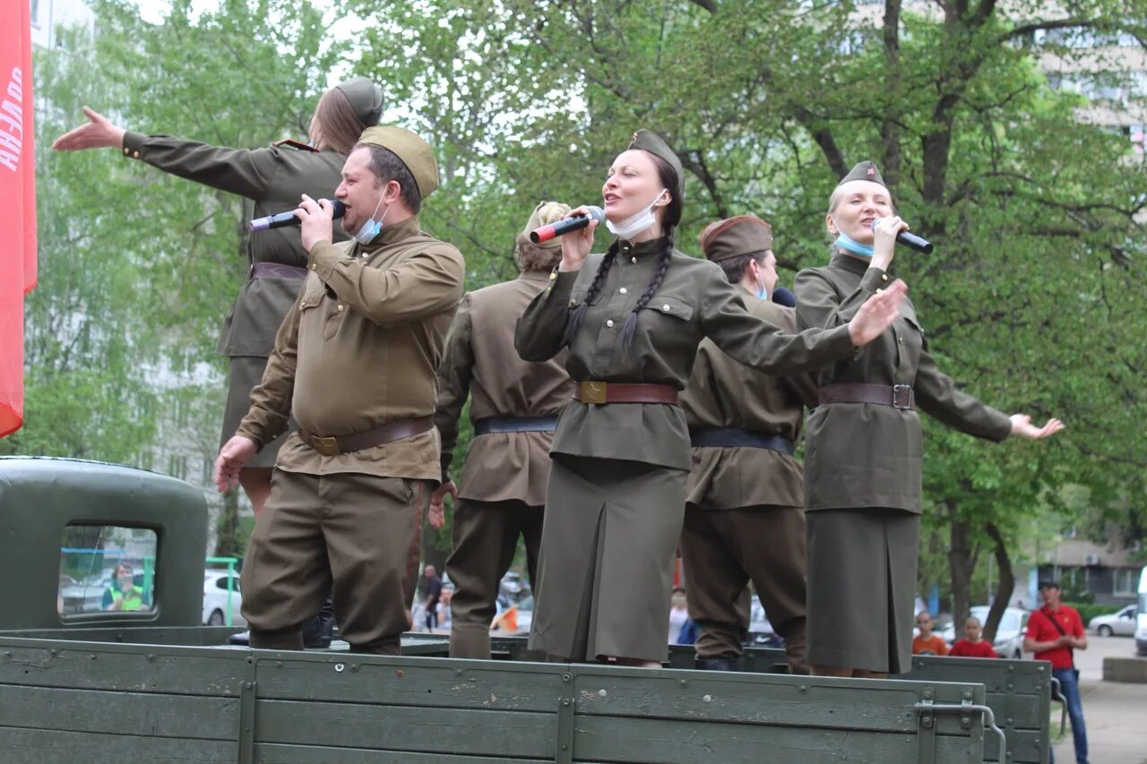 Песни военных лет ко дню победы. 9 Мая военные. Военные поют. День Победы петь. Военный концерт.