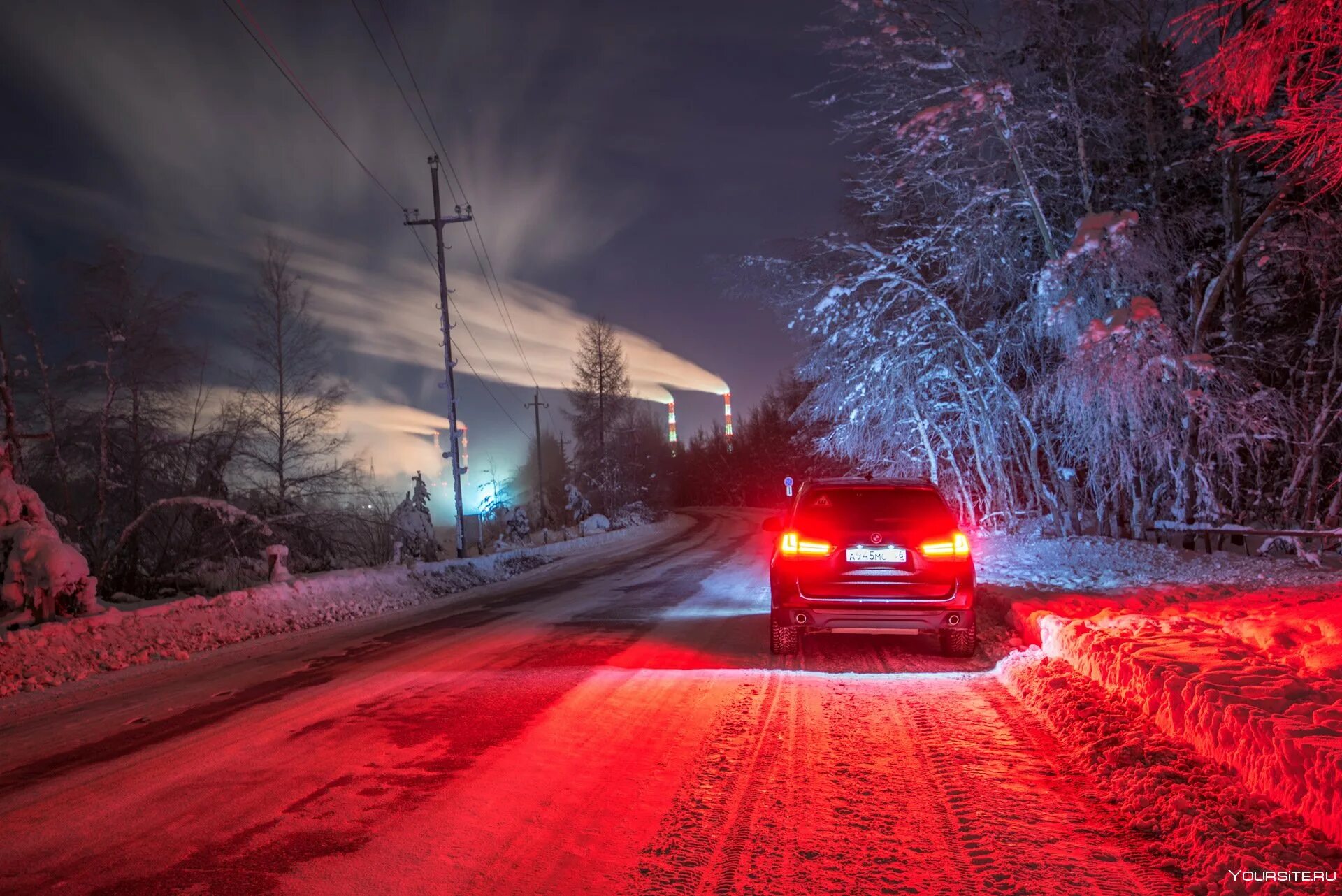 Машина ночью. Машина зима. Зима дорога машина. Дорога в городе ночью зимой.
