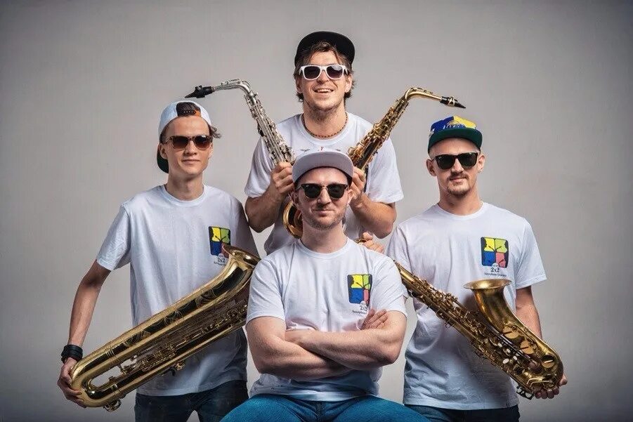 2 2 saxophone. 2x2 saxophone quartet. квартет саксофонов. sax (2 штуки).