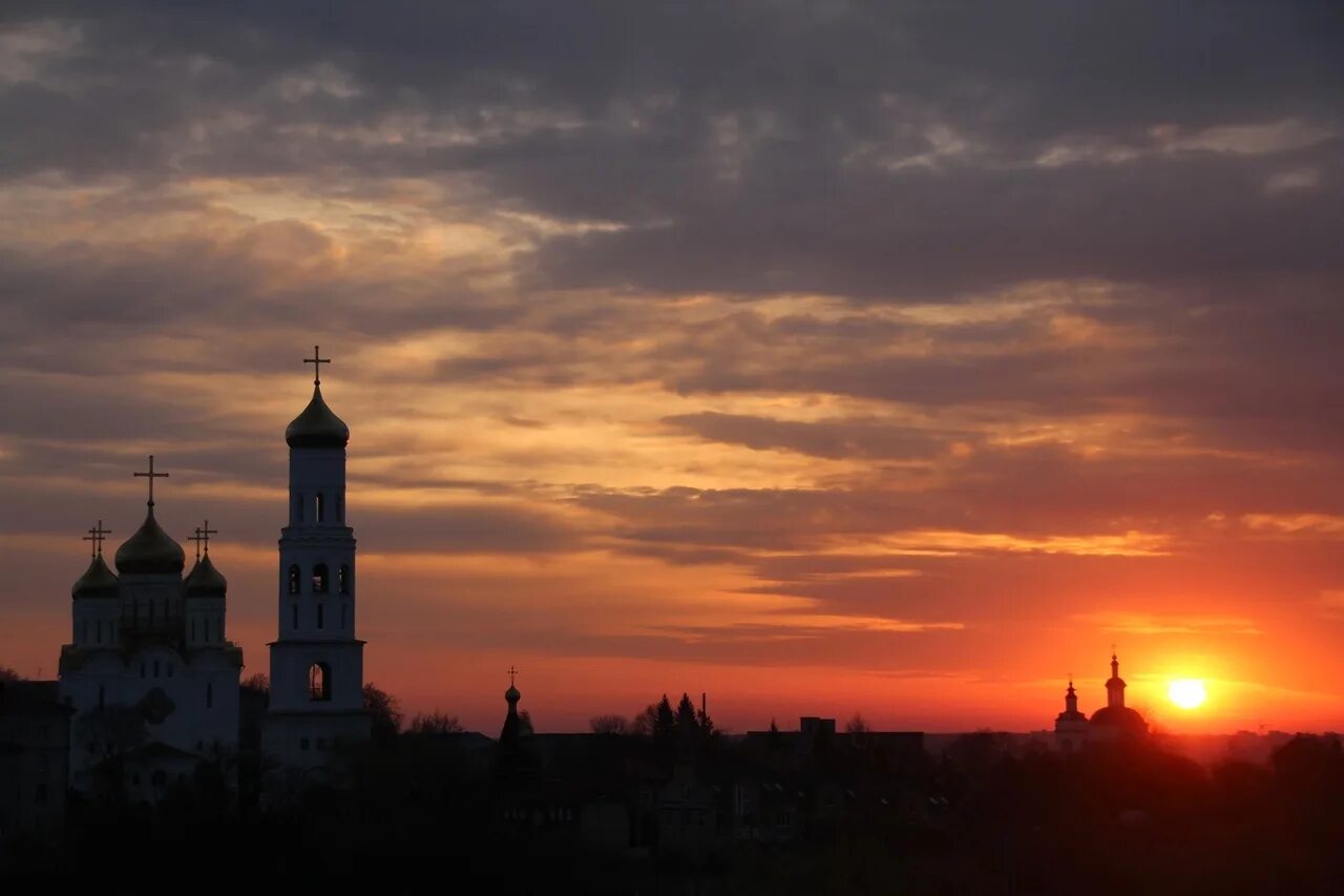 Подслушано брянск. Брянск лето. Весеннее утро в брянске. Набережная брянск рисунок. Утро брянск.