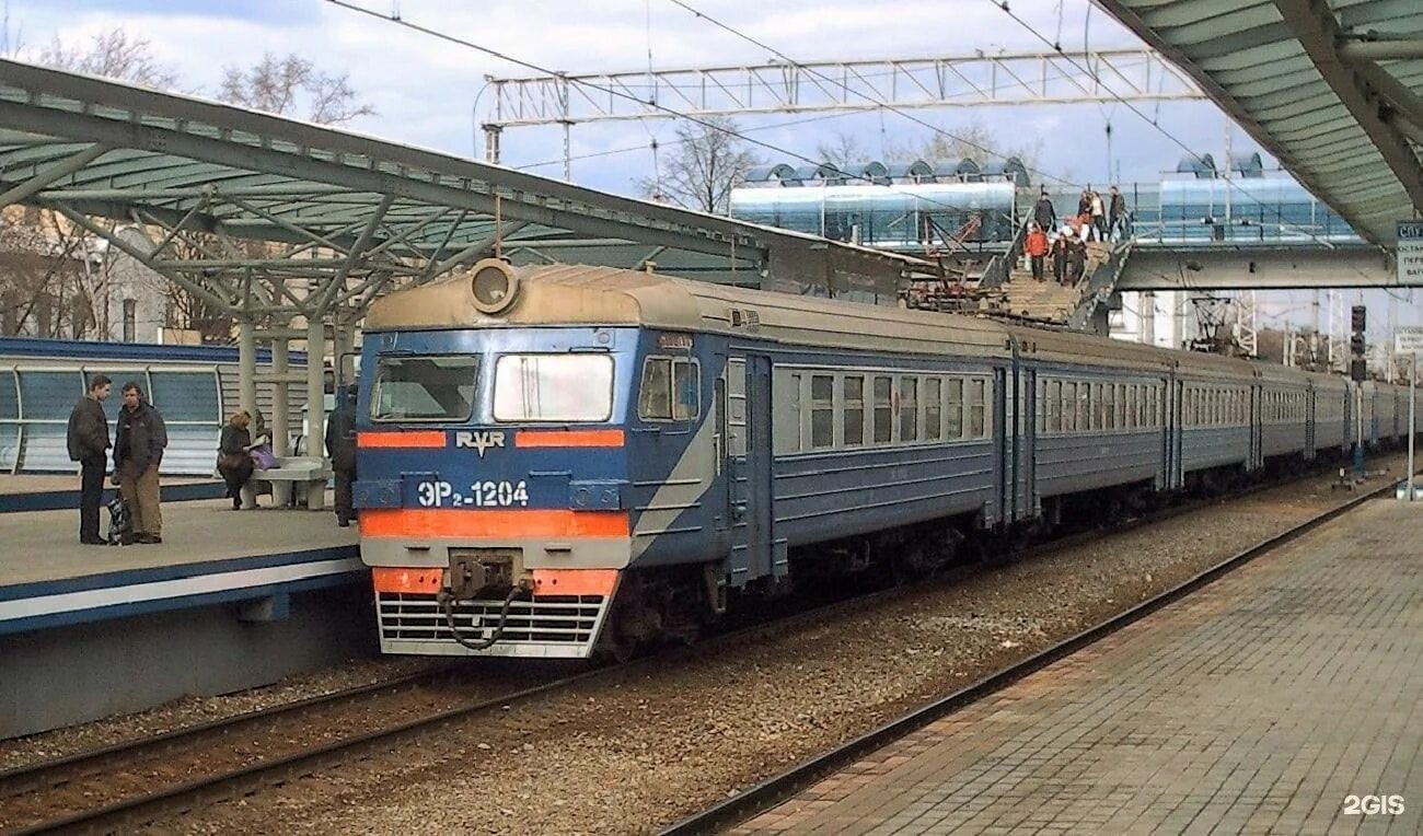 Электричка лосиноостровская александров сегодня. Электричка 2004. Москва 2 поезд. Лесная 2004 электричка. Электропоезд эр2 год выпуска.