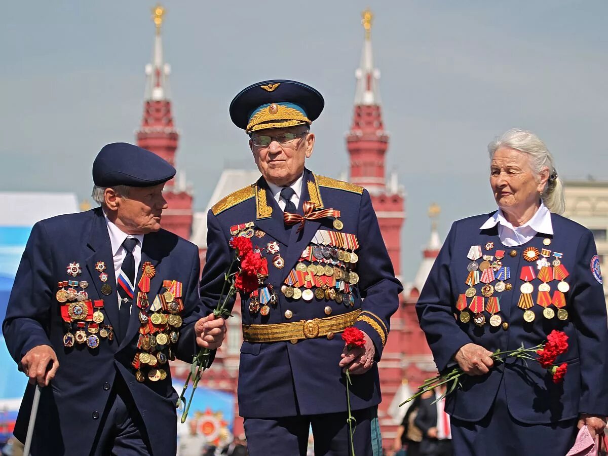 Ветераны Великой Отечественной войны на красной площади. Ветераны на параде Победы. С днем Победы. Ветераны на красной площади.