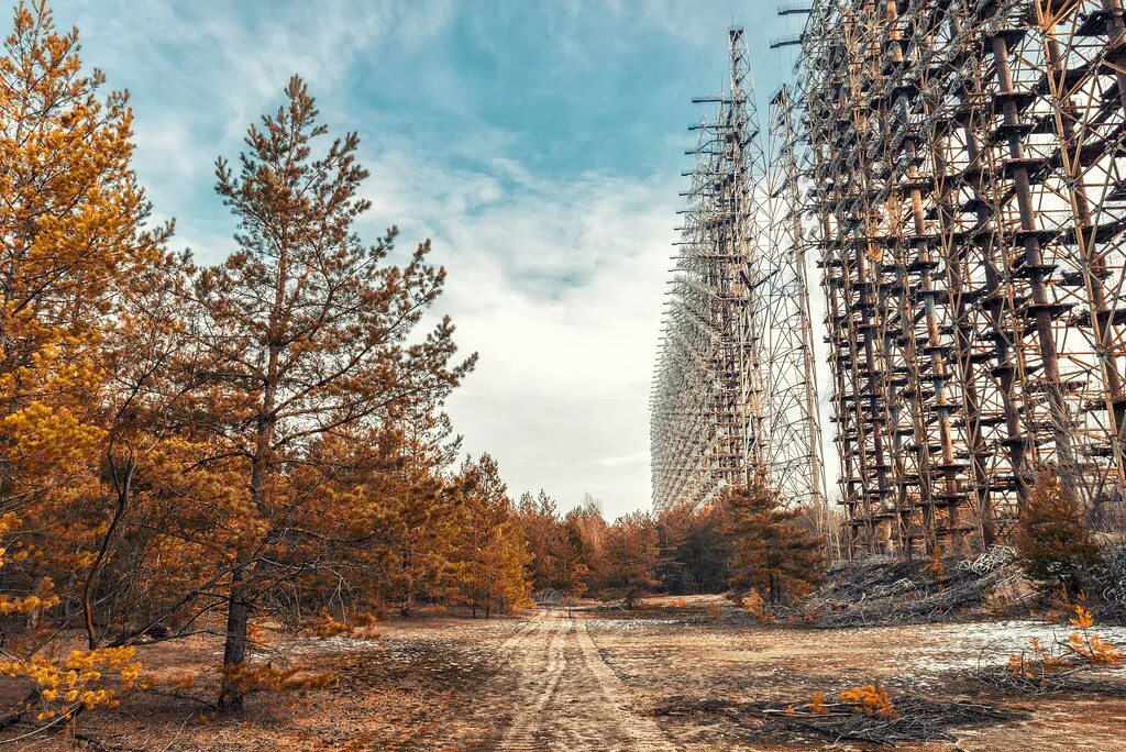 Https chernobyl. Припять зона отчуждения. Чернобыль зона отчуждения город Припять. Зона отчуждения Чернобыль станция Припять. ЗГРЛС дуга.
