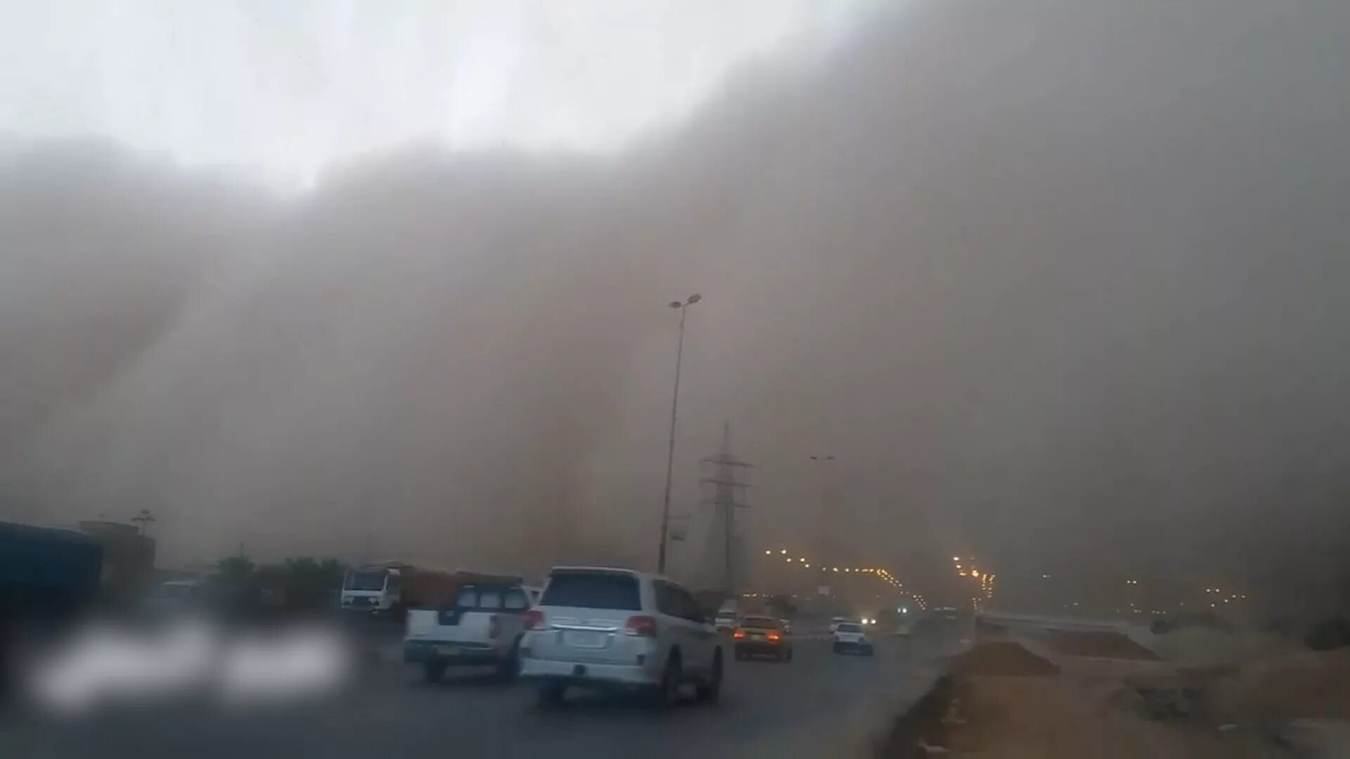 Буря в алматы сегодня. Пыльная буря в Ташкенте. Пыльная буря в Ташкенте 2021 год. Пыльная буря в Буденновске. Пылевая буря Алтай.