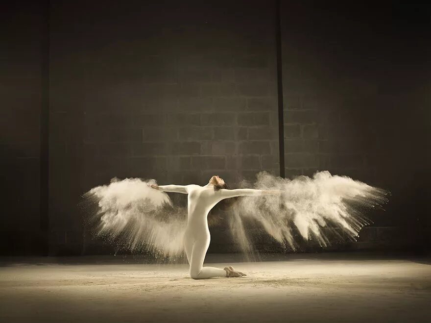 Балерина с крыльями. Танцовщица с крыльями. Ангелы в танце. Танец в полете.