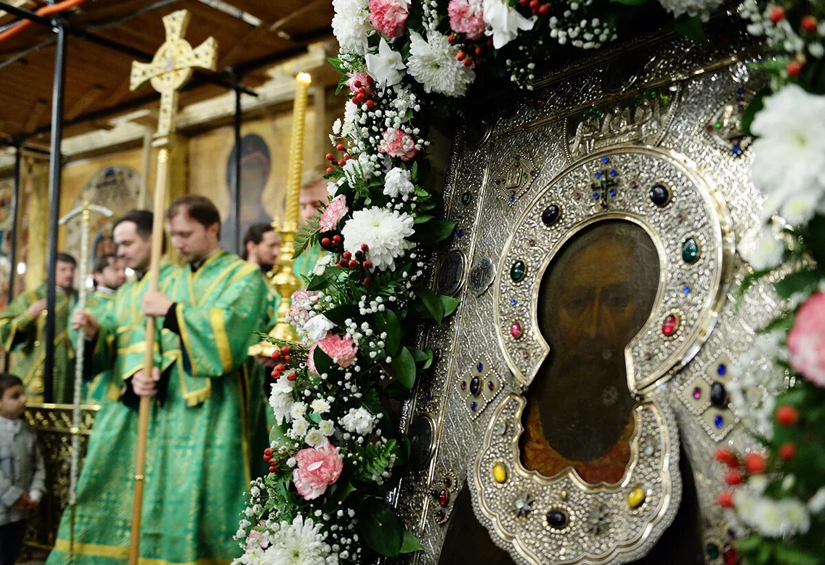 Самые почитаемые святые. Лавра Сергия Радонежского Сергиев Посад. Сергиева Лавра мощи Сергия Радонежского.