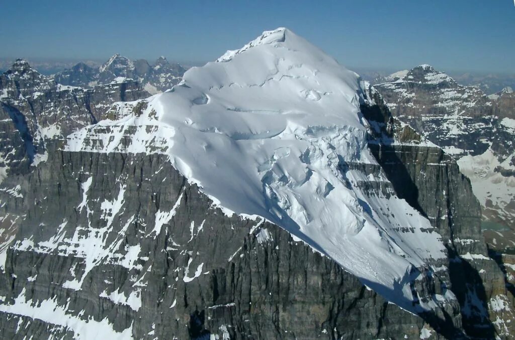 Горы снизу. Гора Темпл (Mount Type). Сердце фото горы. Горы фото снизу.