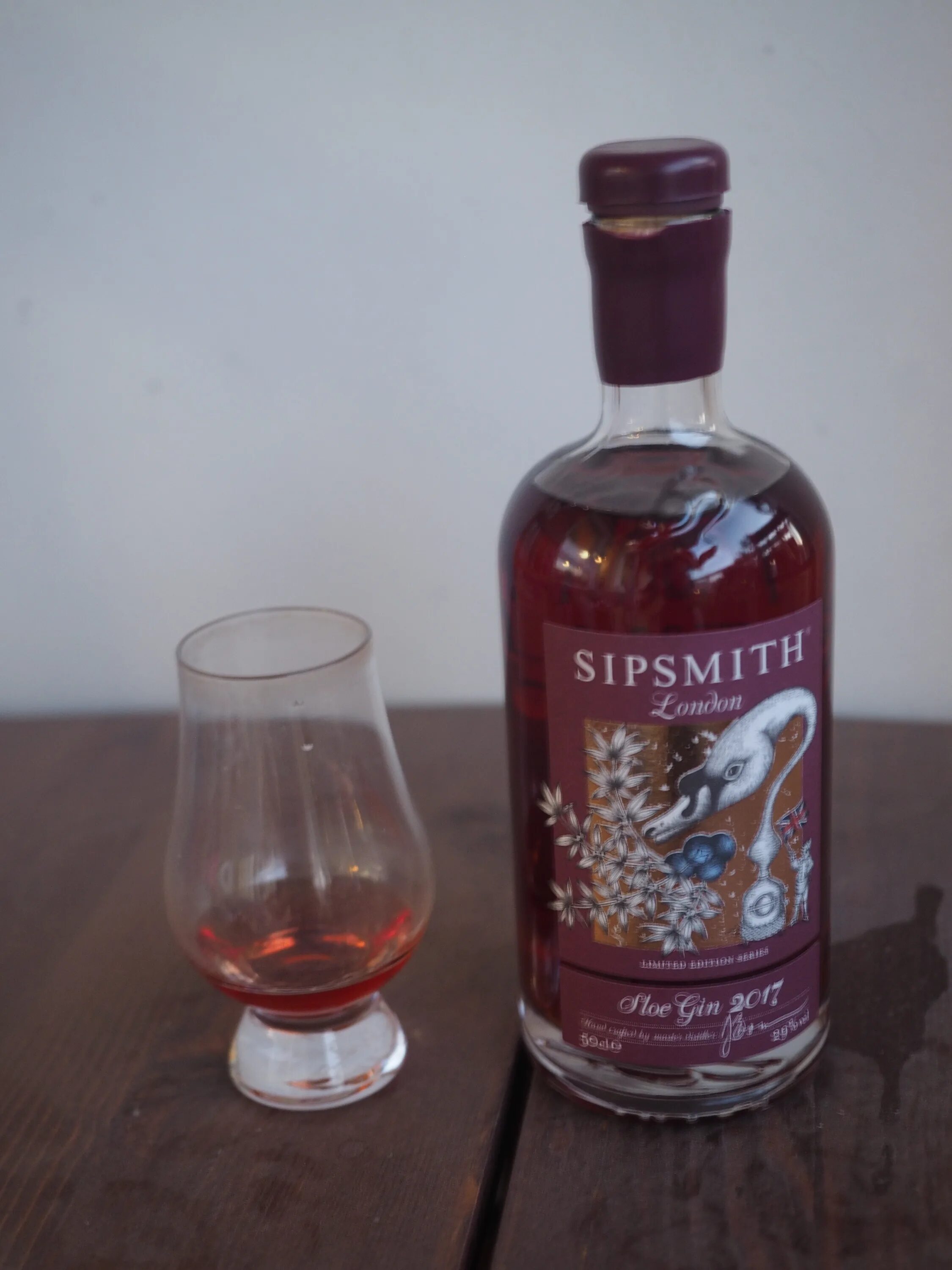 Терновый джин купить. Терновый Джин. Джин с терном. Ликер Barrister Sloe Gin. Queen Forest Sloe Gin.