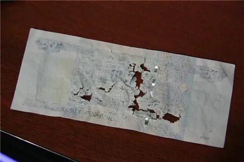 Порванные деньги в магазине
