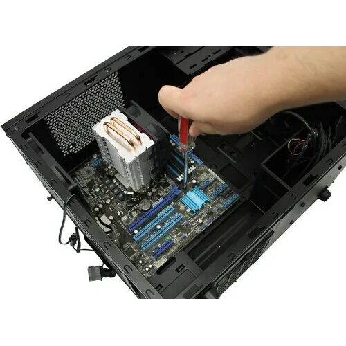 Винты крепления кулера к материнской плате asus. Монтаж материнской платы в корпус. Материнская плата в пк в корпусе. Материнская плата в пк в корпусе. Крепление материнки к корпусу.