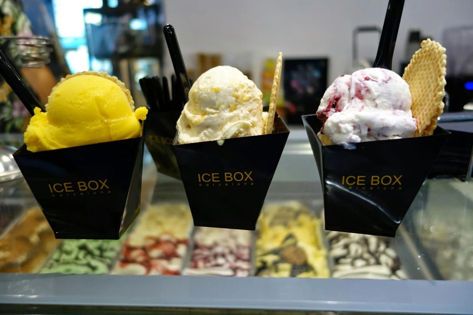 Ricci gelato мороженое. Мороженое ассортимент в магазинах. Мороженое рожок. Мороженое в вафельном рожке. Мороженое рожок.